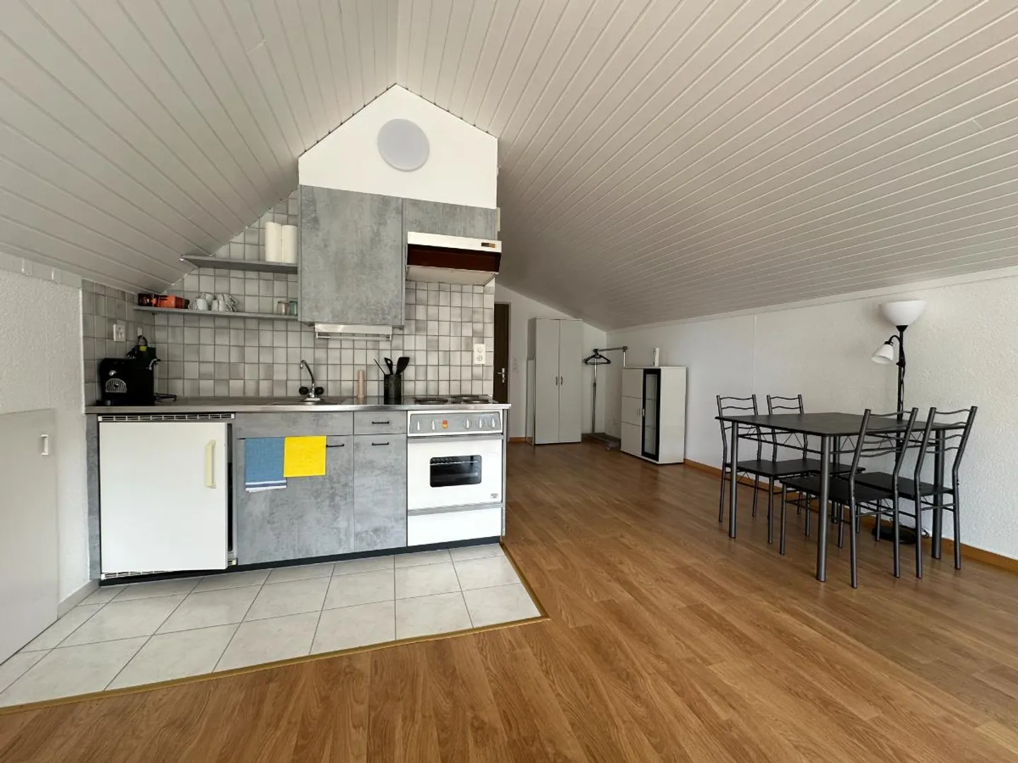 1 Room Furnished Living Object - Photo 3 of 5