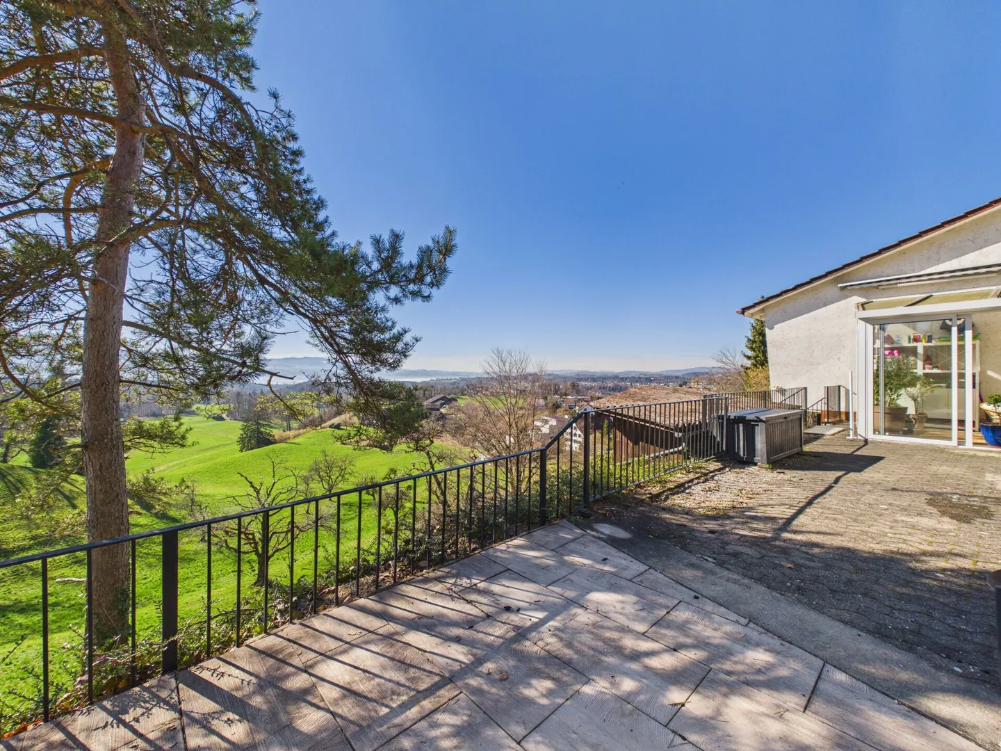 Casa familiare moderna con giardino d'inverno - Foto 6 di 7