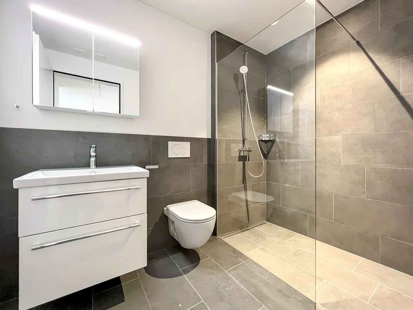 Apartment for rent - Photo 3 of 6