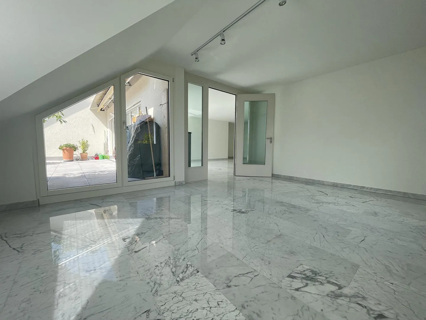 Appartamento ben tenuto di 5,5 stanze con studio e bellissima vista panoramica - Foto 5 di 17