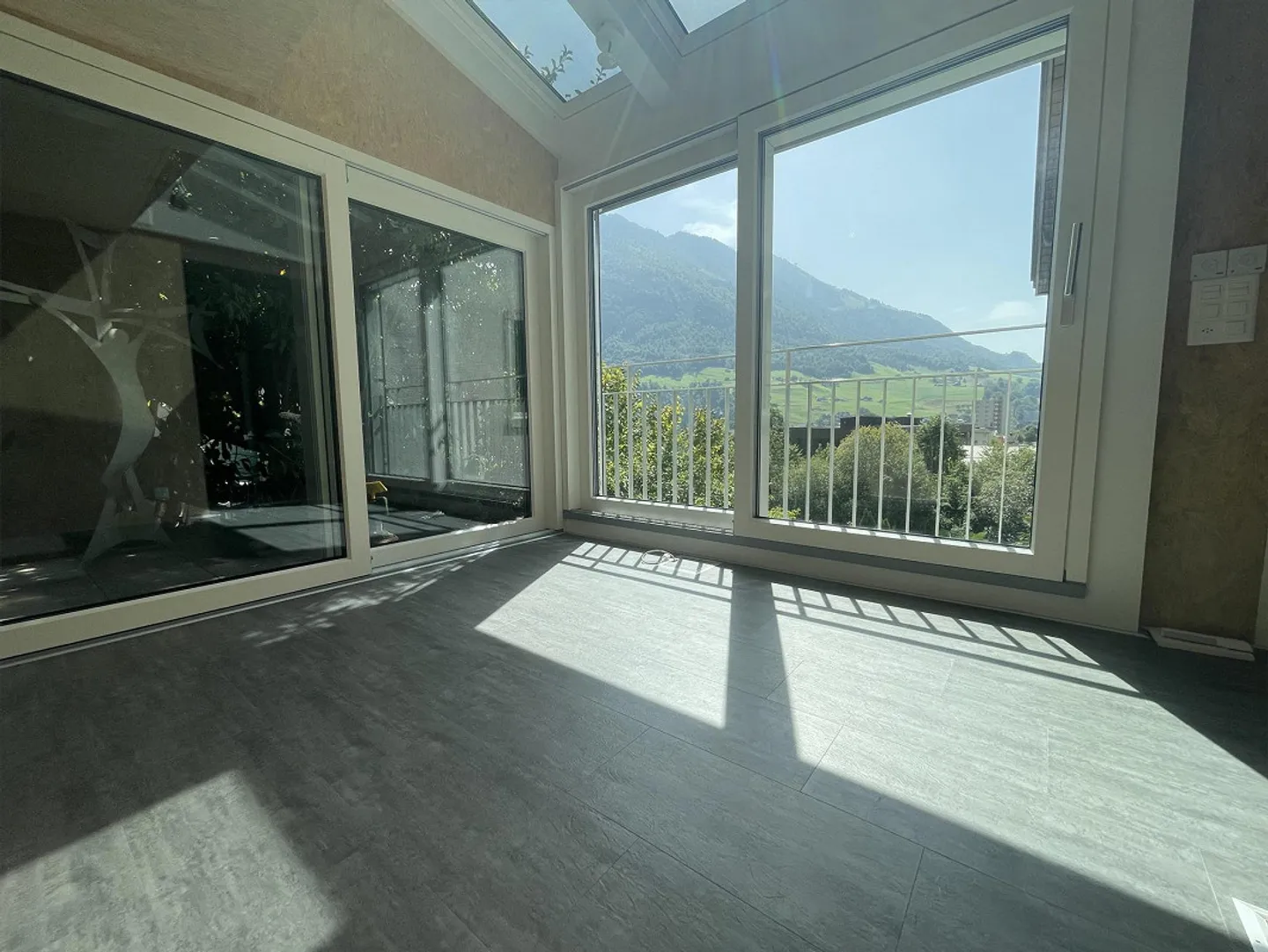 Appartamento ben tenuto di 5,5 stanze con studio e bellissima vista panoramica - Foto 8 di 17