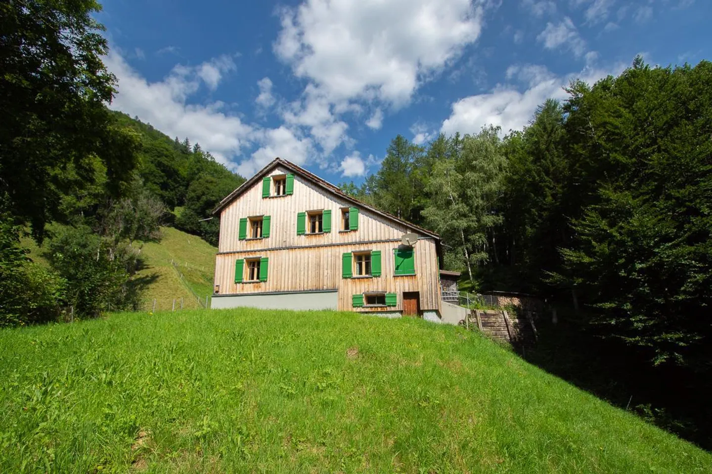 Posizione eccezionale e isolata con 5.704 m² nel cuore della natura! - Foto 1 di 10
