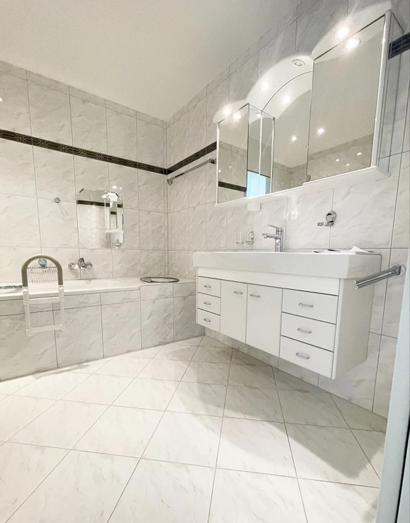 Appartamento ben tenuto di 5,5 stanze con studio e bellissima vista panoramica - Foto 10 di 17
