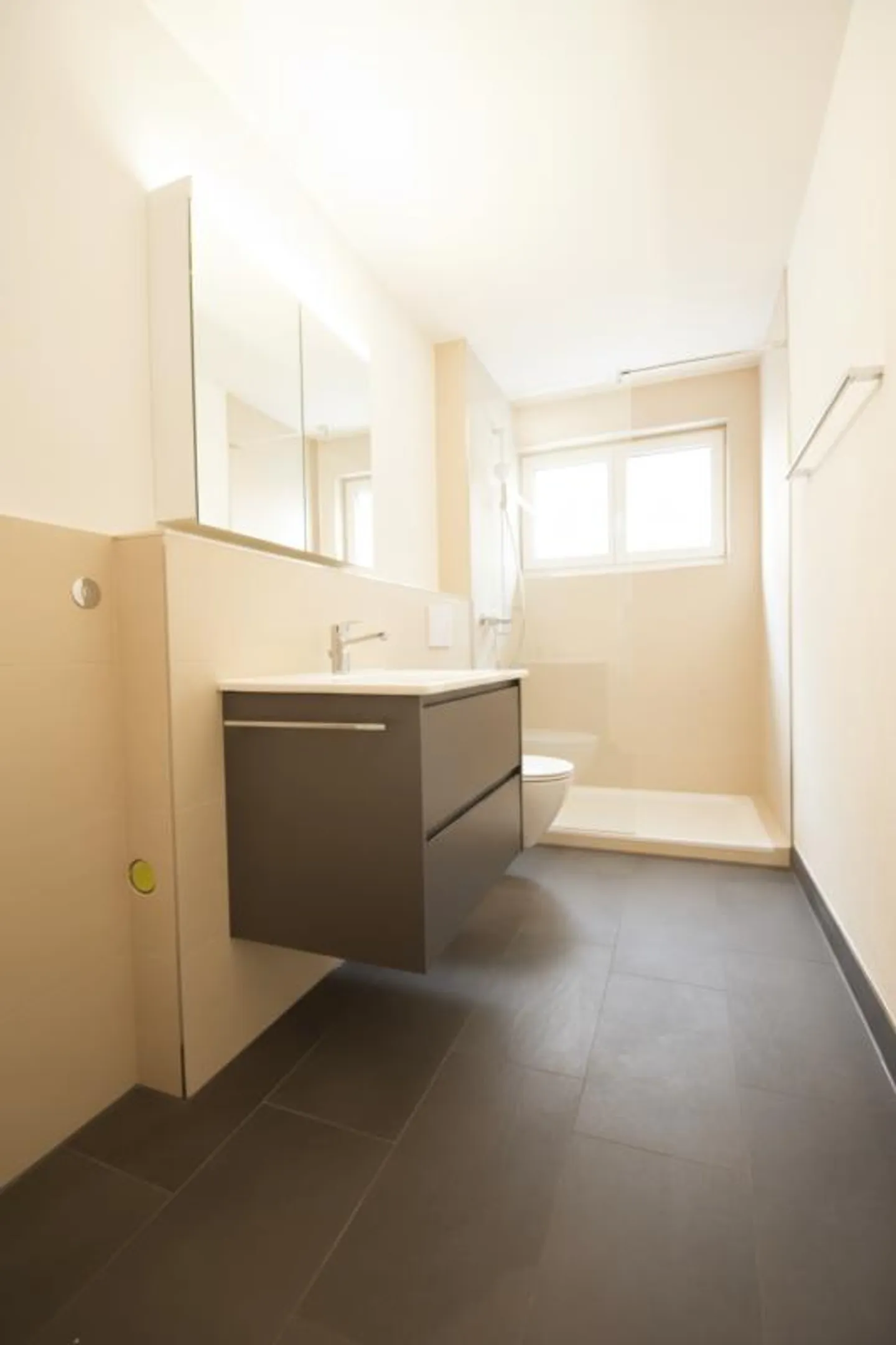 Geräumige renovierte Wohnung mit Balkon - Foto 5 von 8