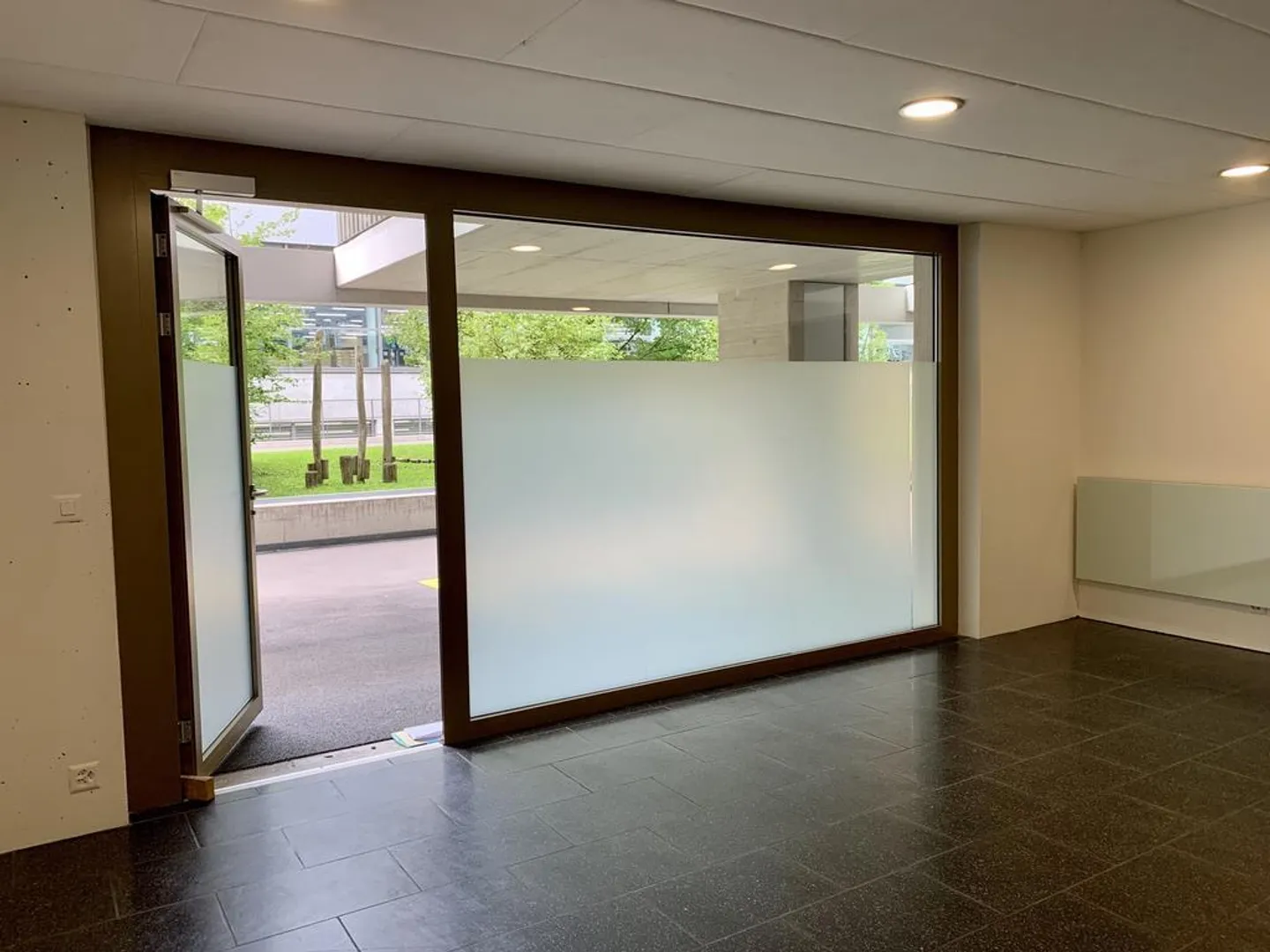 Bureau / Salle de Dispersion avec WC Séparé au Centre de Zug, 35 m2 - Photo 2 sur 6