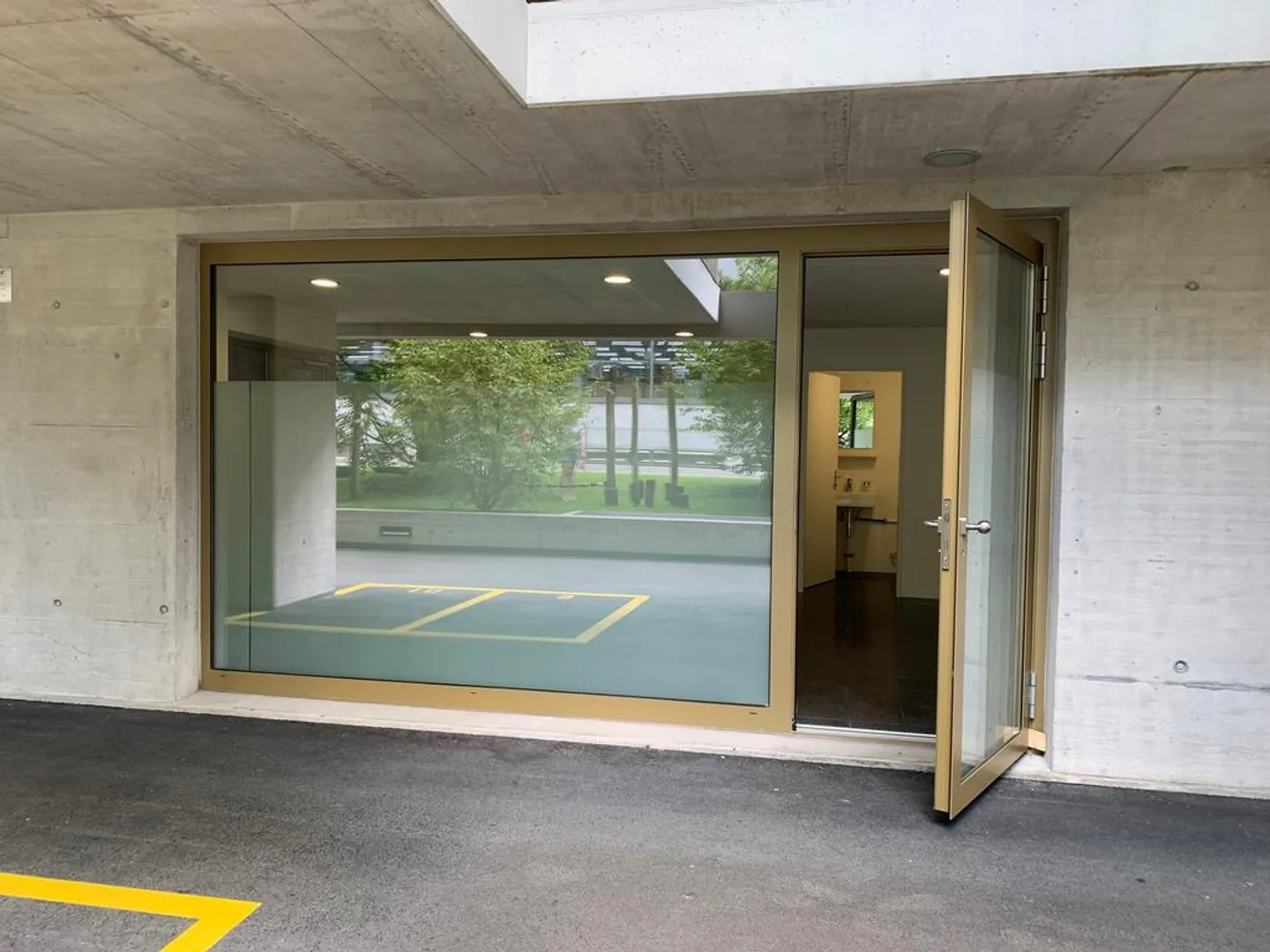 Bureau / Salle de Dispersion avec WC Séparé au Centre de Zug, 35 m2 - Photo 5 sur 6