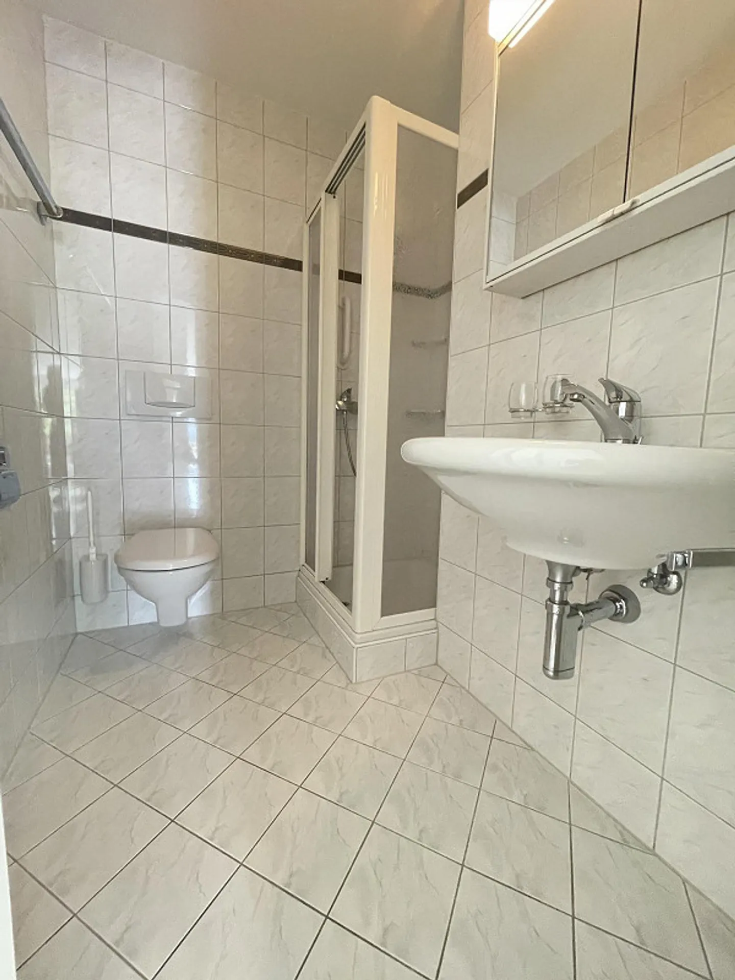 Appartamento ben tenuto di 5,5 stanze con studio e bellissima vista panoramica - Foto 11 di 17
