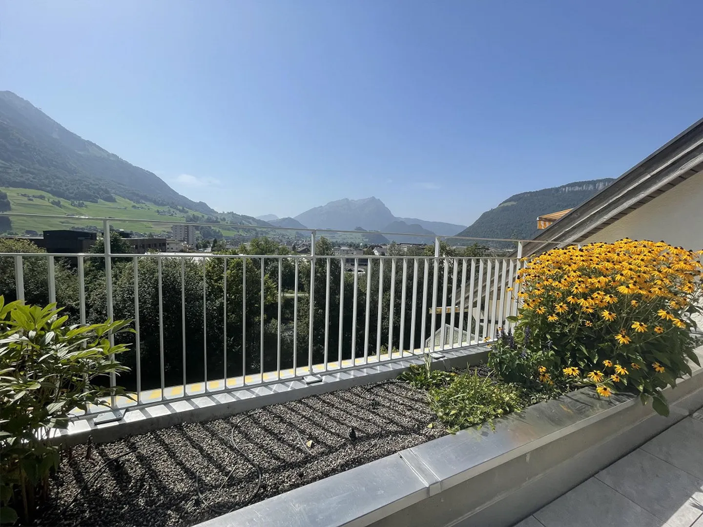 Appartamento ben tenuto di 5,5 stanze con studio e bellissima vista panoramica - Foto 13 di 17