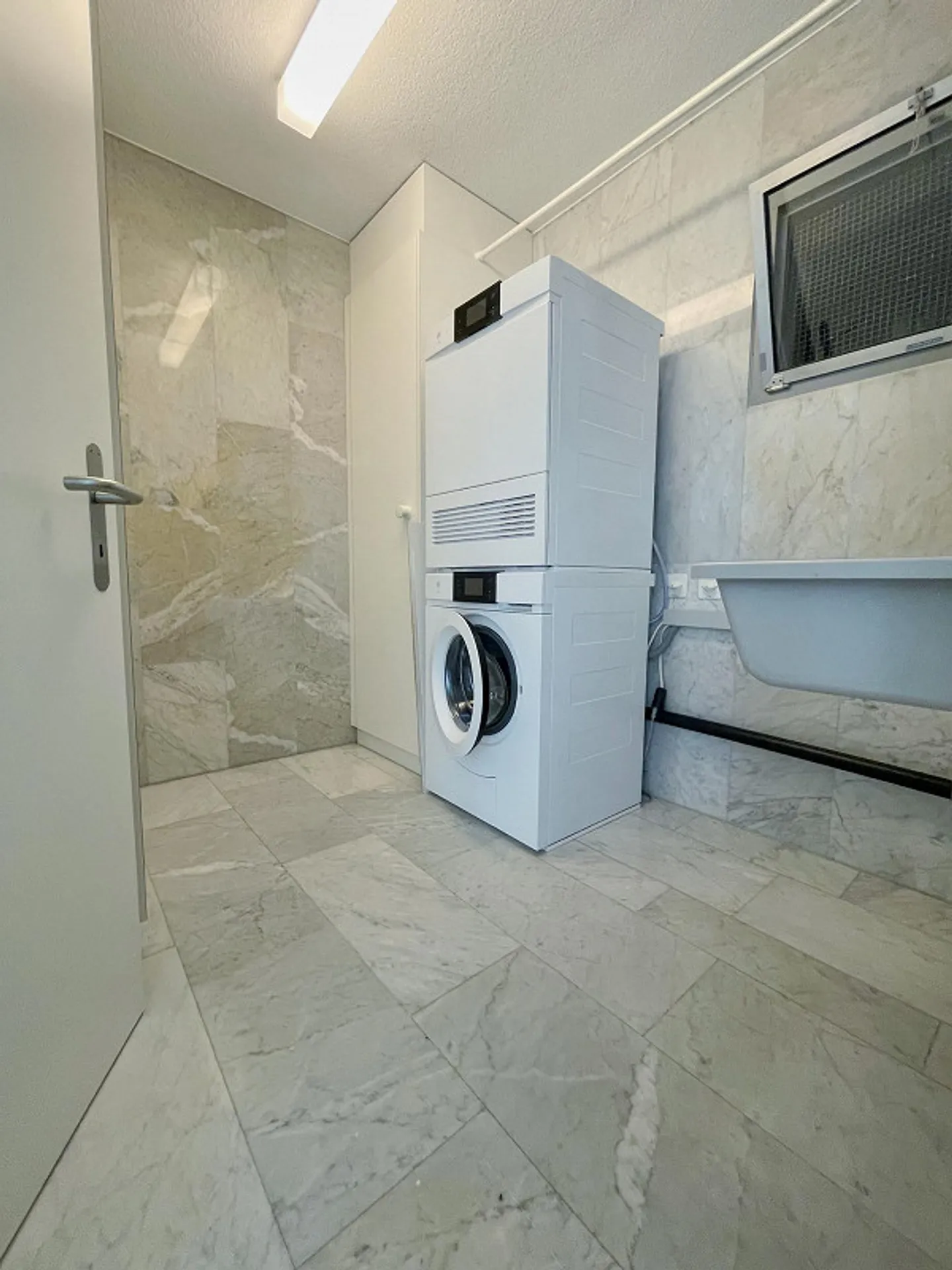 Appartamento ben tenuto di 5,5 stanze con studio e bellissima vista panoramica - Foto 14 di 17