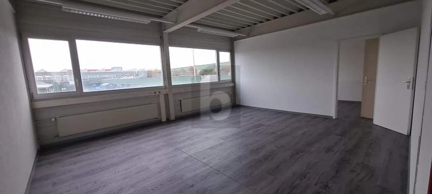 SPACIOUS, IN INDUSTRIAL ZONE - Photo 2 of 5