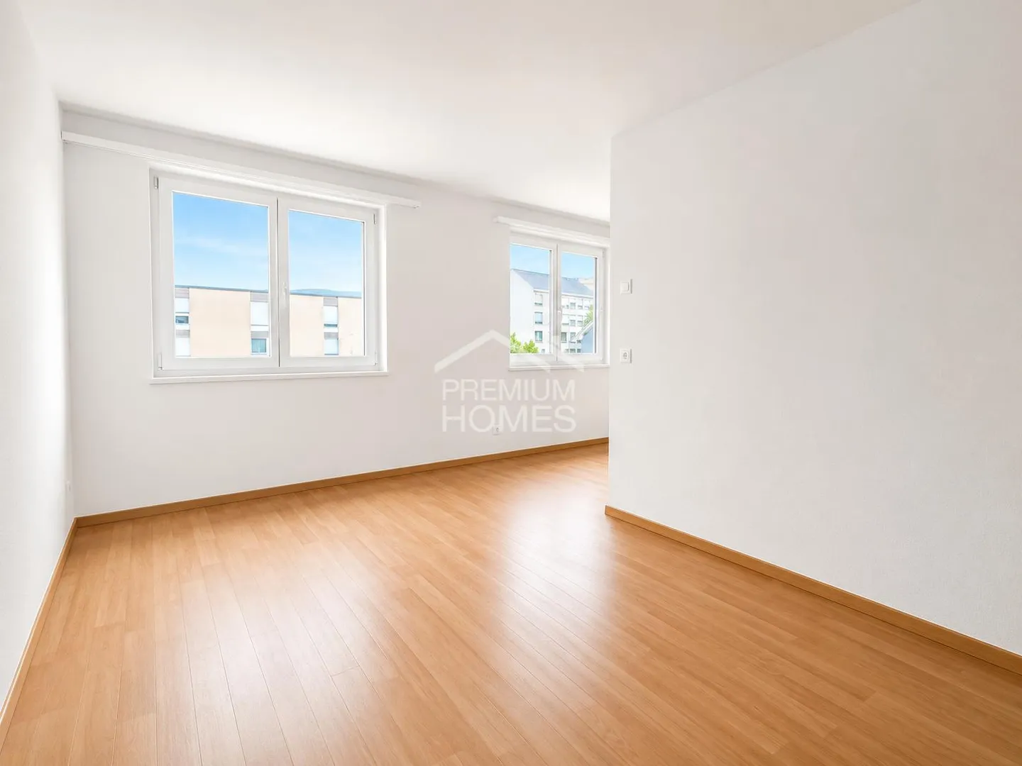 Spacious 6.5-Room Apartment - Photo 2 of 9