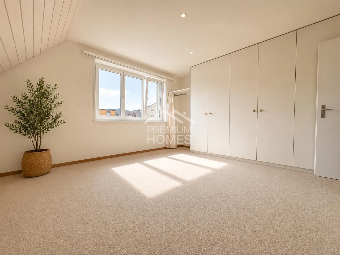Spacious 6.5-Room Apartment - Photo 6 of 9