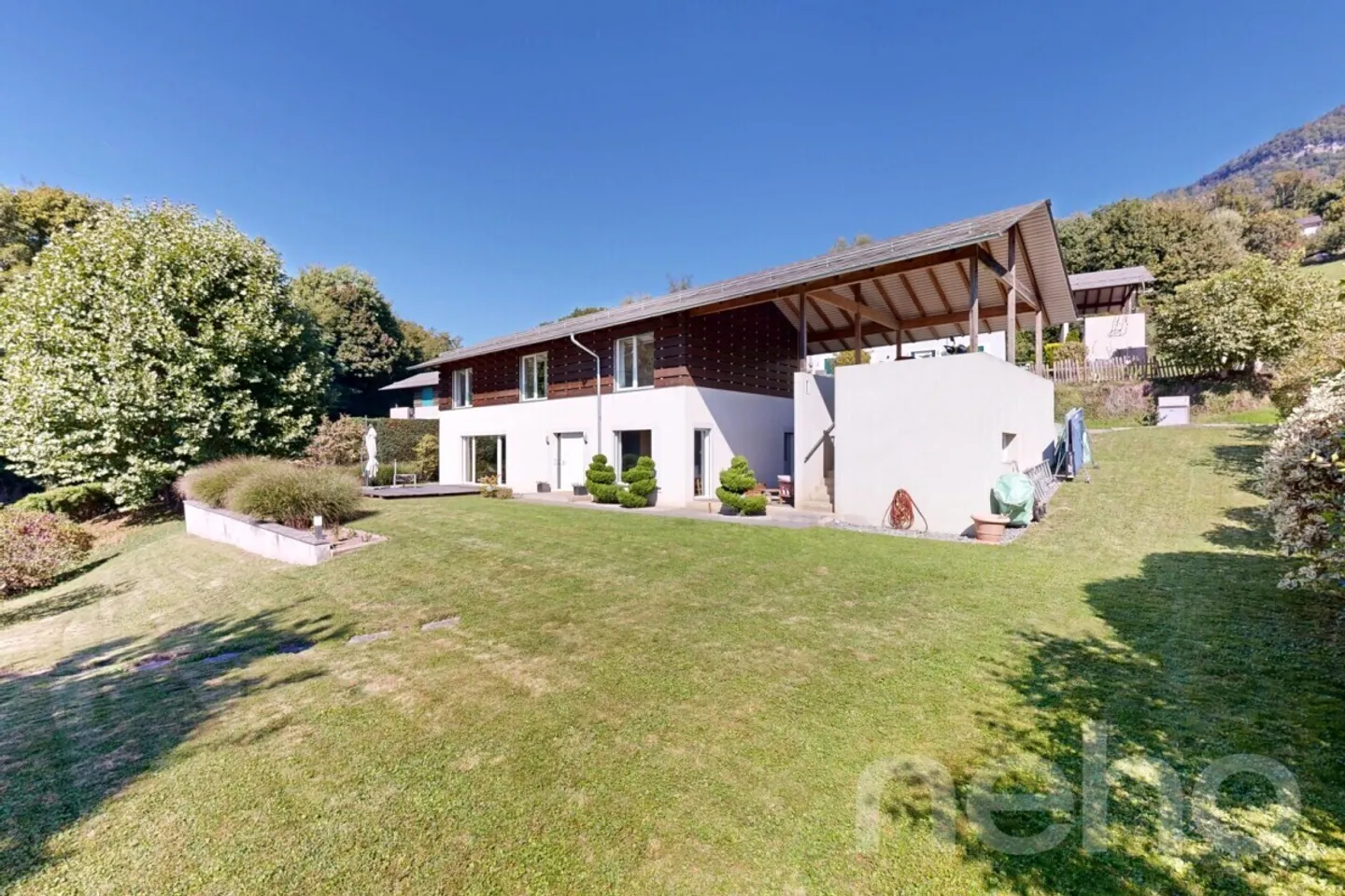 Villa contemporanea nel cuore di un contesto bucolico e senza affacci diretti - Foto 1 di 12