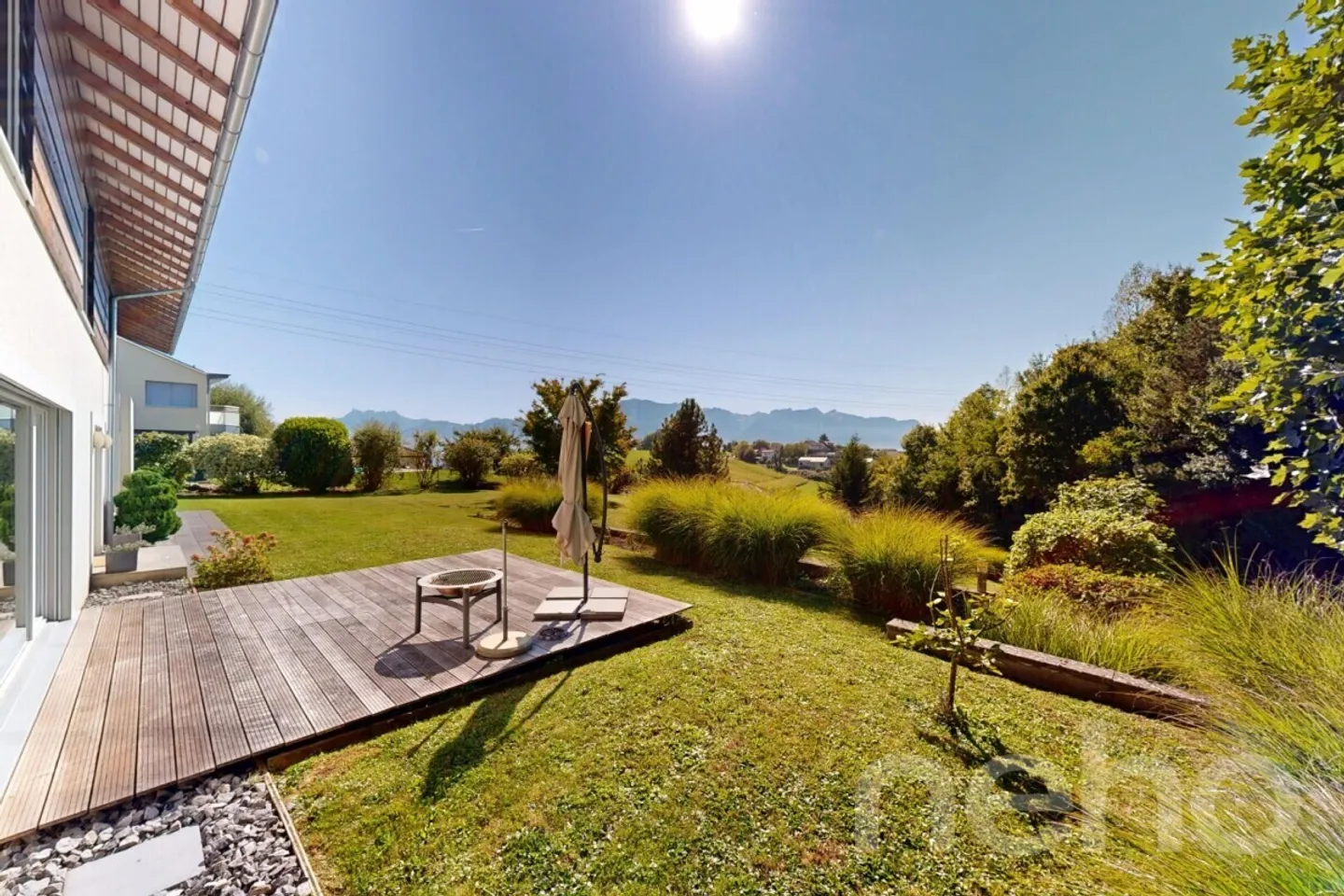 Villa contemporanea nel cuore di un contesto bucolico e senza affacci diretti - Foto 2 di 12