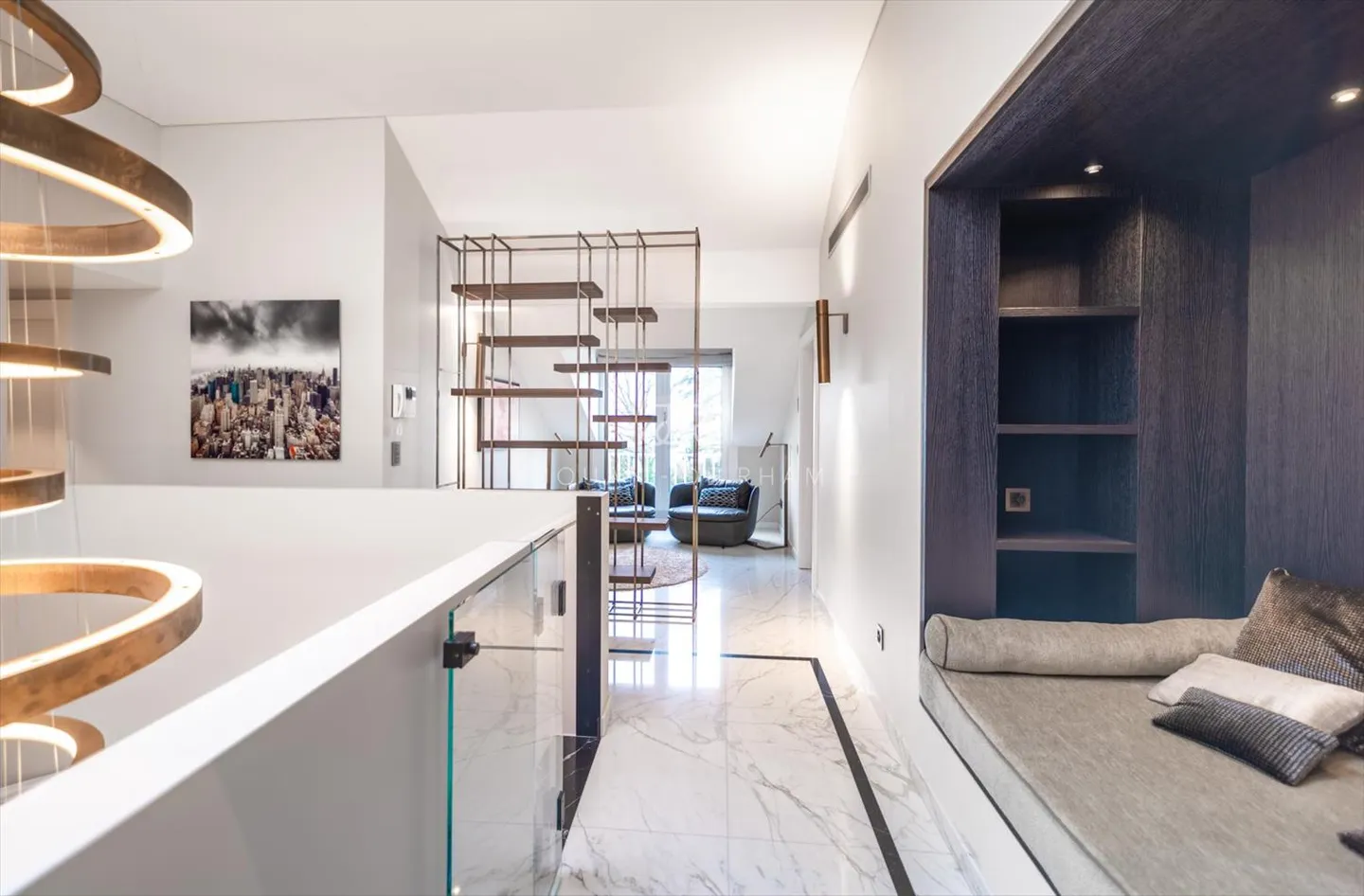 Magnificent Prestige Apartment - Photo 3 of 9