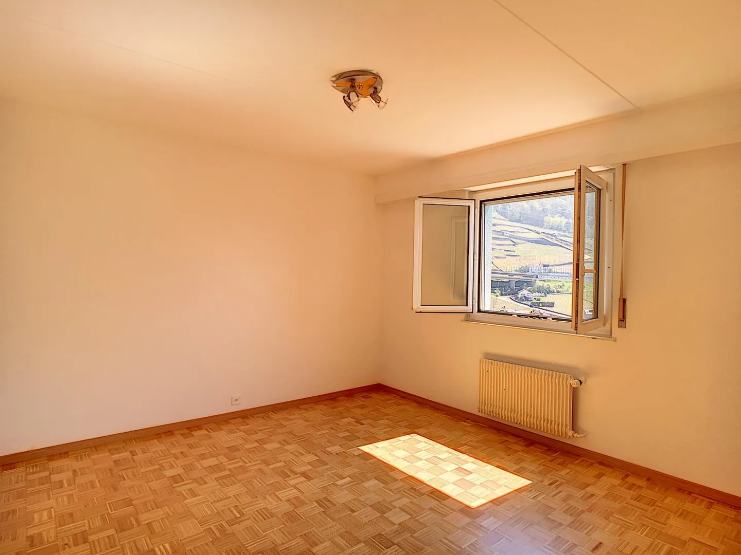Charmant Appartement 3 Pièces - Photo 2 sur 9