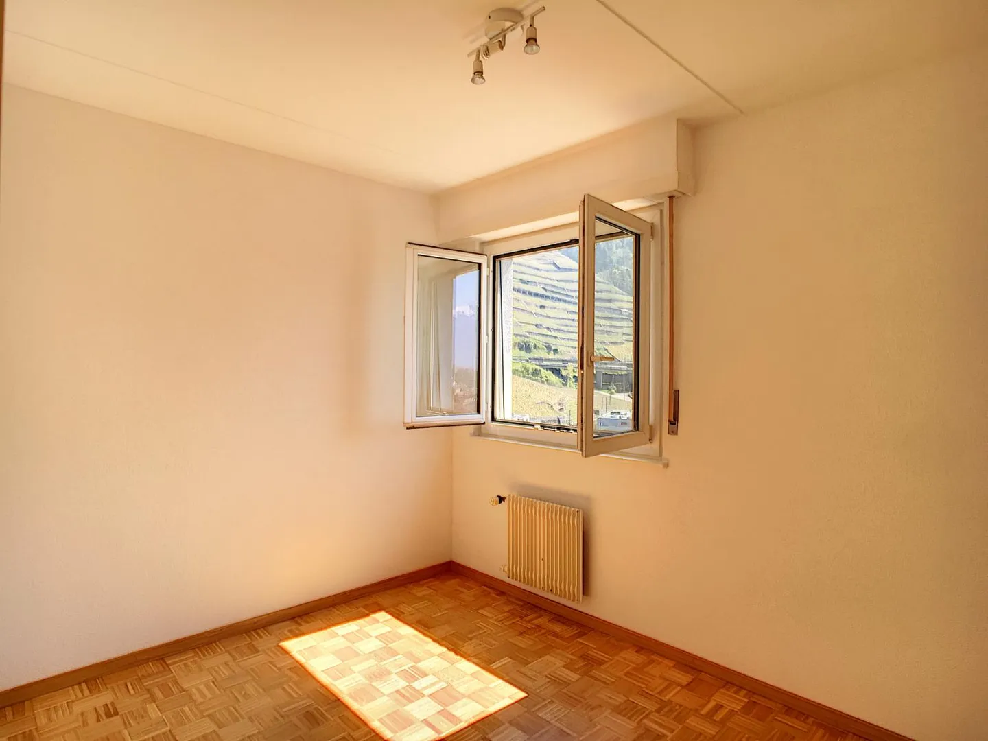 Charmant Appartement 3 Pièces - Photo 3 sur 9