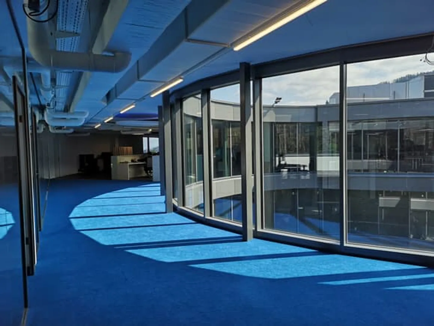 Work at the highest level – 1,090 m² modern commercial space with panorama - Photo 6 of 7