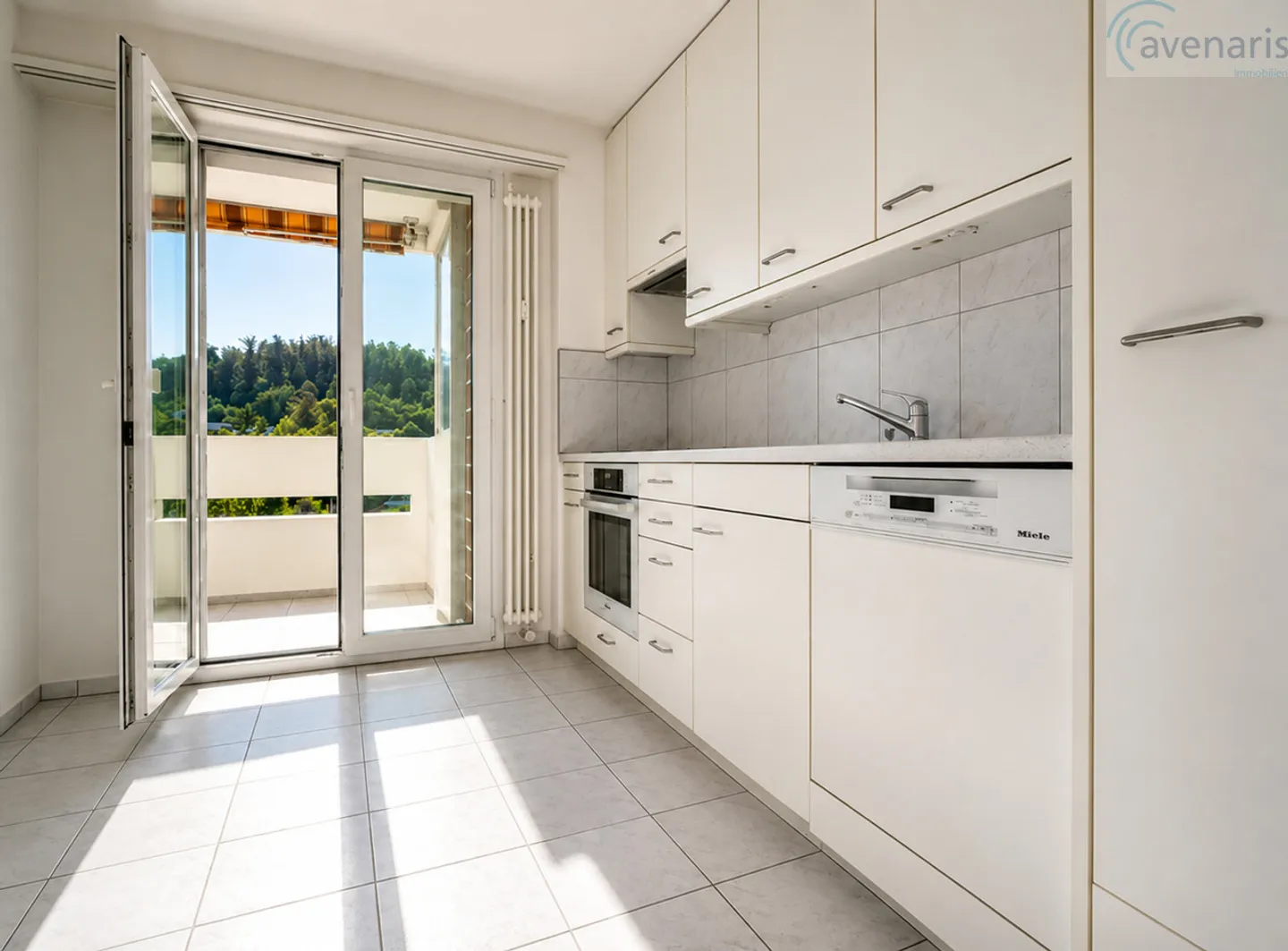 Well-maintained apartment with breathtaking views and high living comfort - Photo 5 of 12