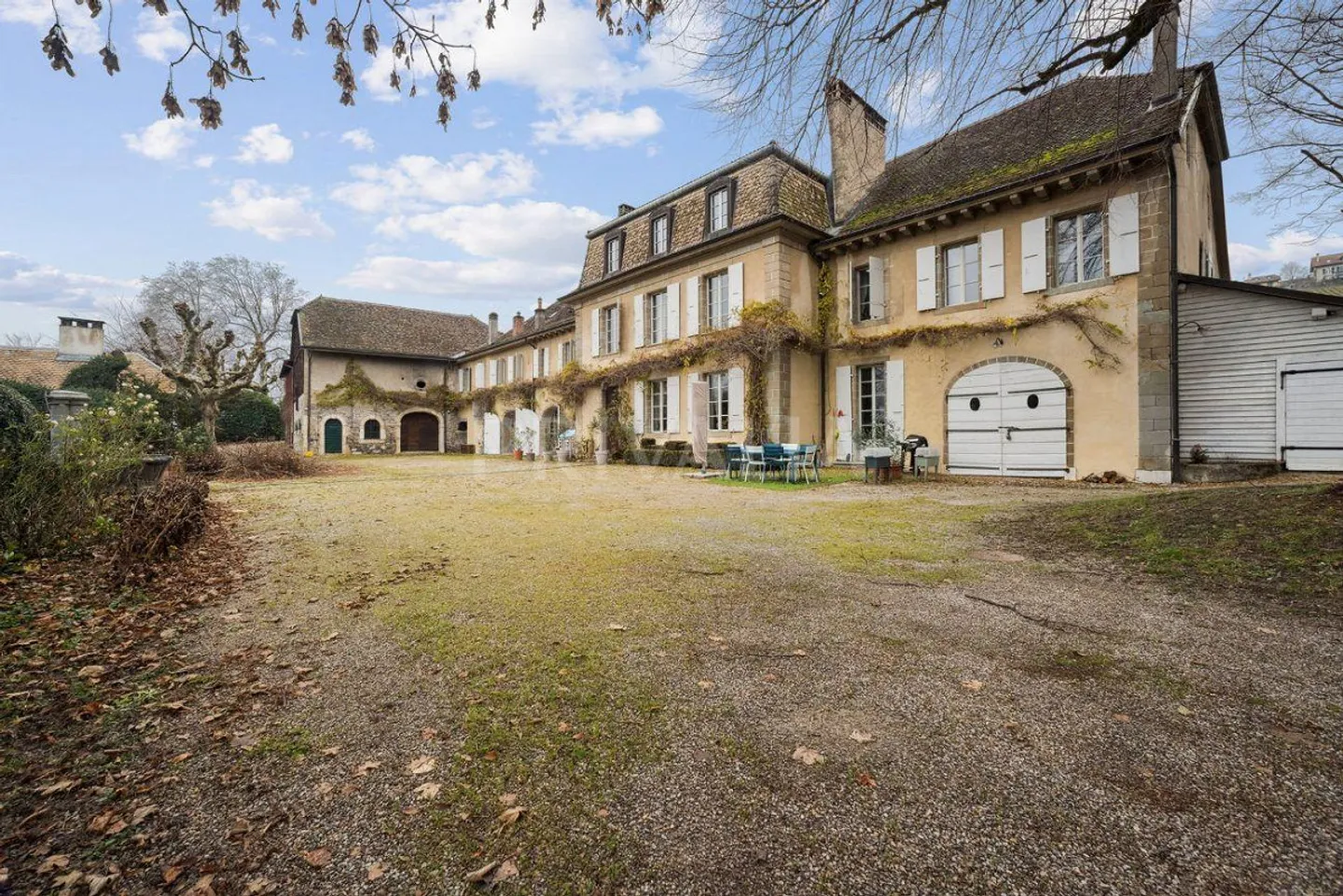 Proprietà Signorile con annessi e ampio parco a Féchy - Foto 13 di 13