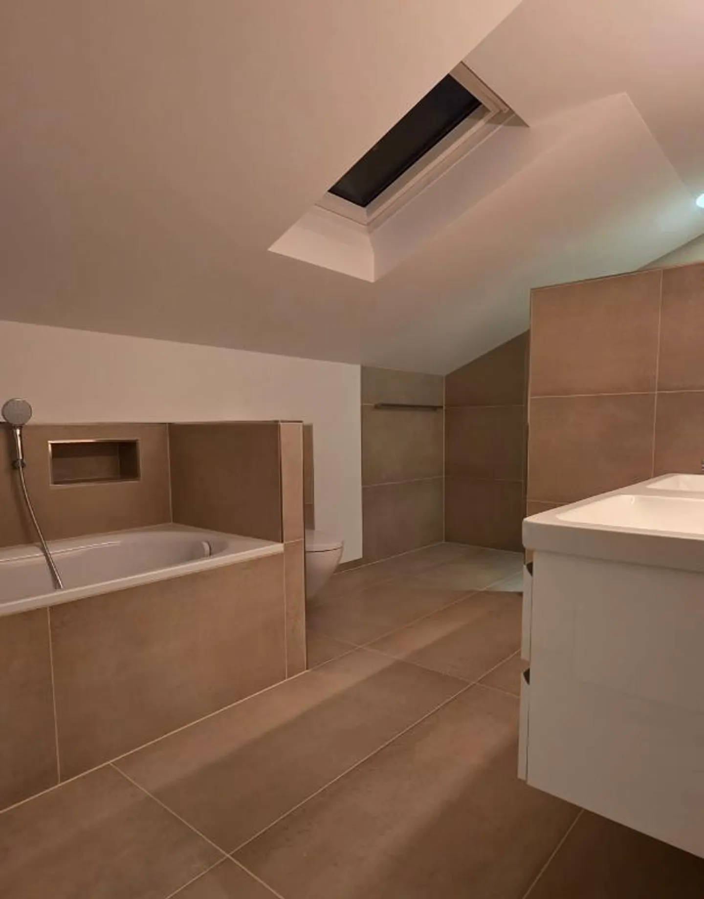 Maison individuelle de 6,5 pièces avec charme : première occupation après rénovation - Photo 5 sur 5