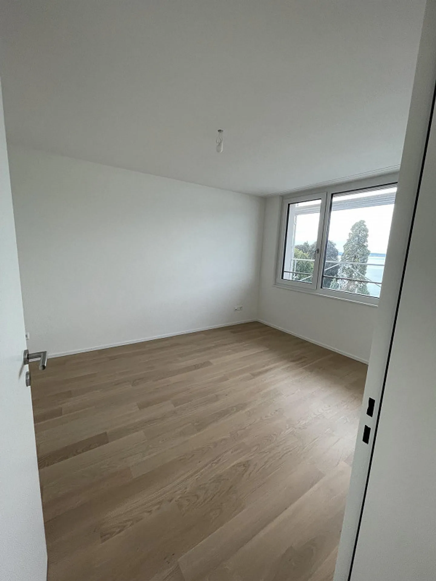 Zentral wohnen in Horgen  Moderne 2.5-Zimmerwohnung direkt am Zürichsee - Foto 3 von 5