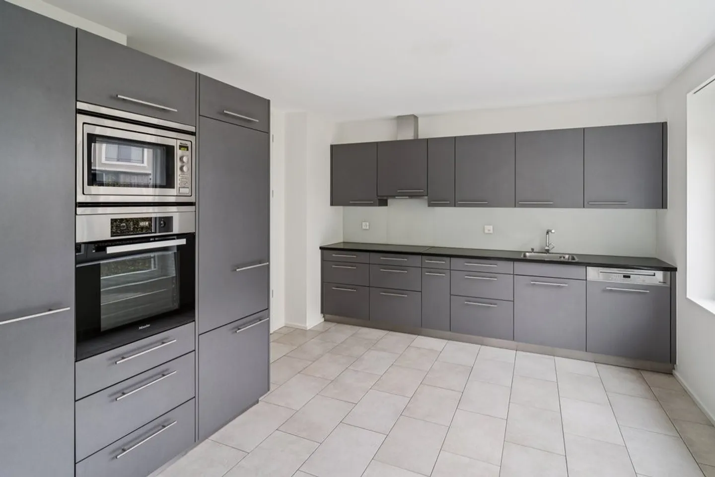 Gediegene 3.5-Zimmerwohnung mit dazugehörendem Hobbyraum - Foto 2 von 11