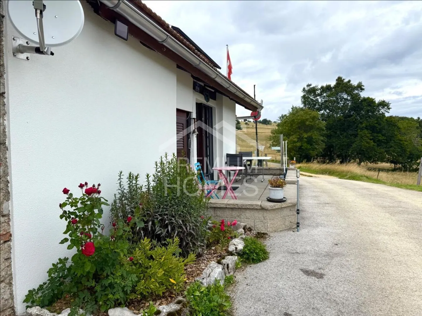 Chalet with panoramic view in Montalchez - Photo 1 of 10