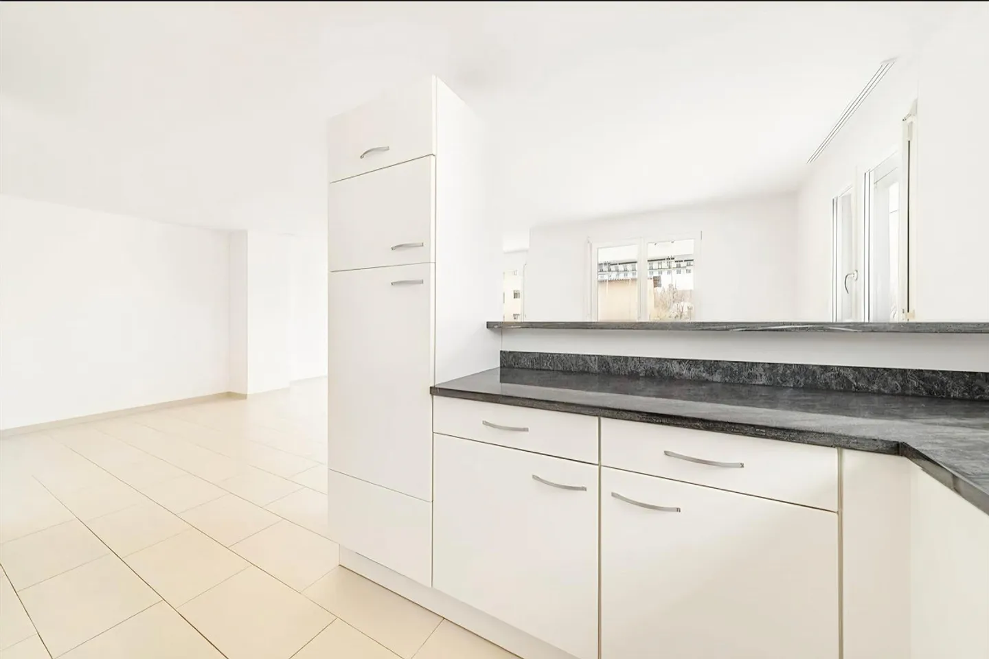 Appartement lumineux de 4,5 pièces à l'emplacement idéal à Hinwil - Photo 5 sur 14