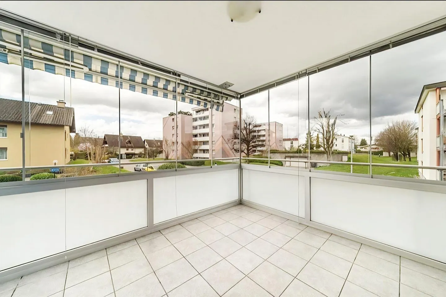 Appartement lumineux de 4,5 pièces à l'emplacement idéal à Hinwil - Photo 12 sur 14