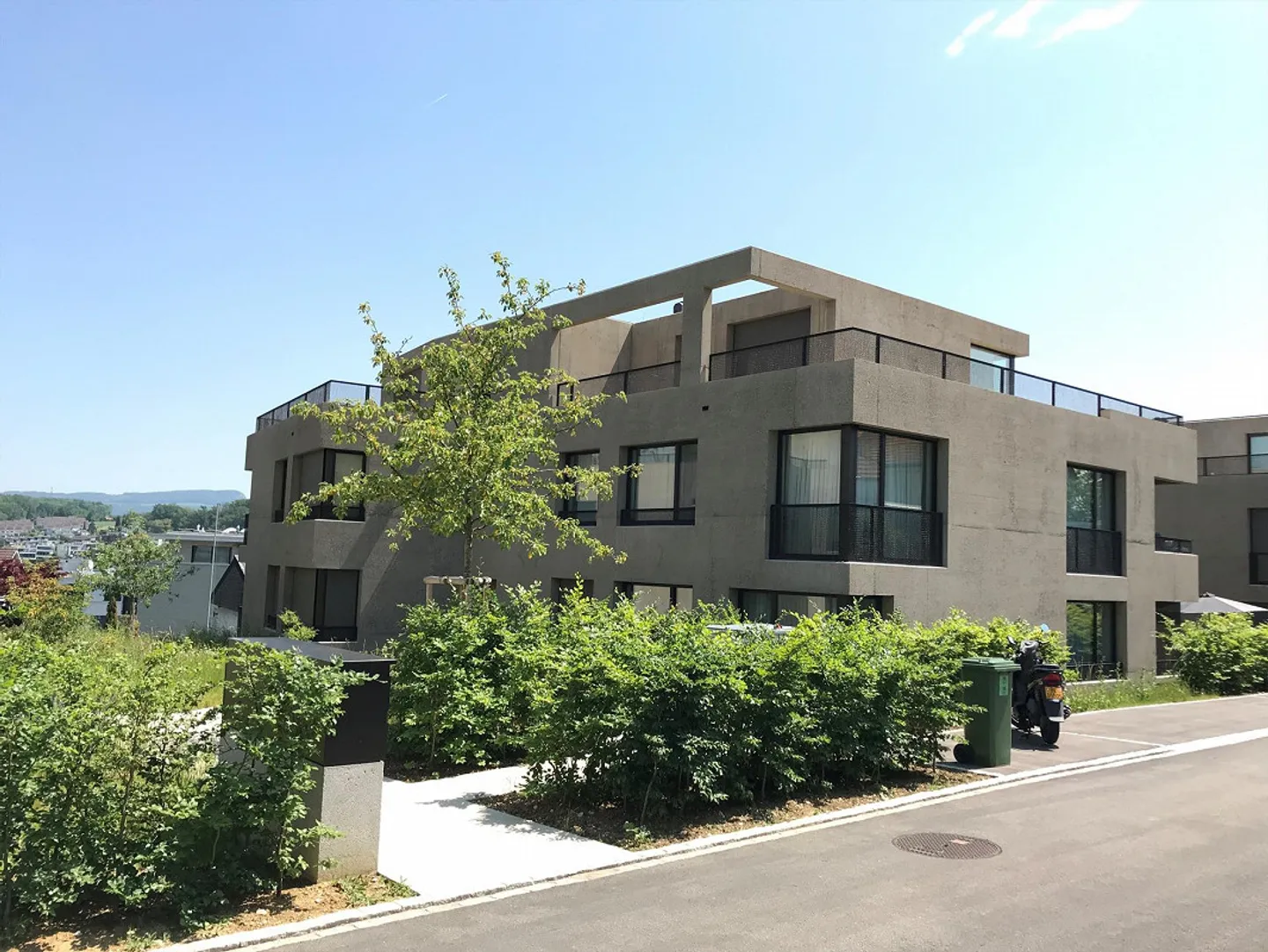 Einstellhallenplatz zu vermieten! - Foto 2 von 4