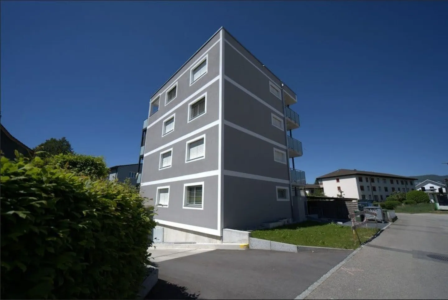 New multi-family house with 4 apartments and parking garage - Stockweg 6, Studen BE - Photo 1 of 10