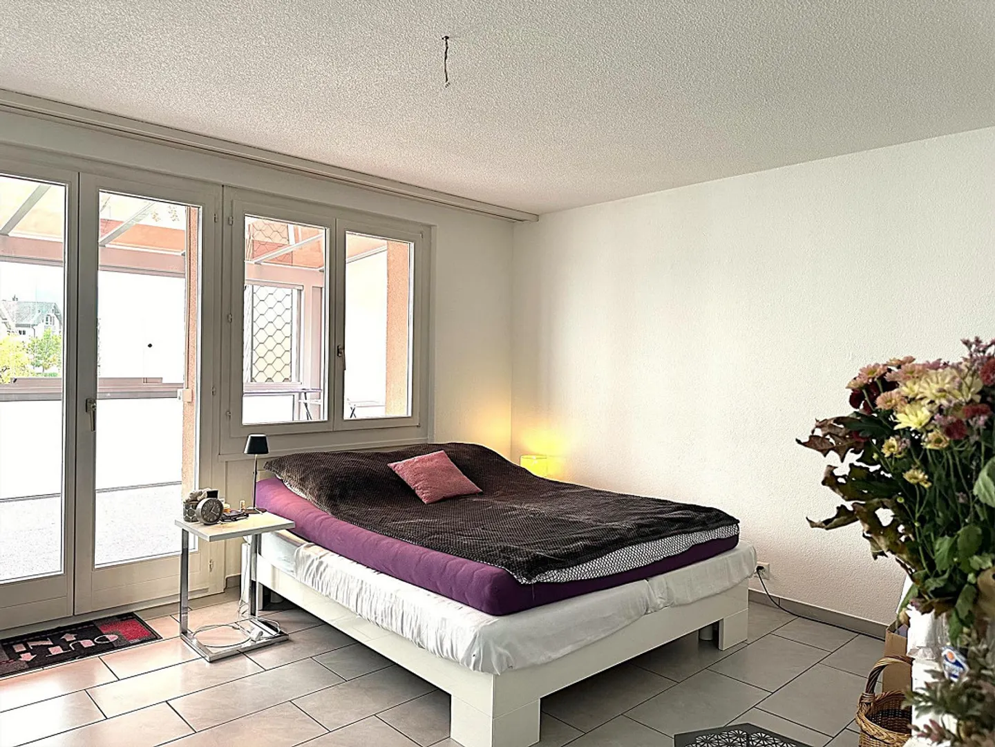 SPACIOUS & WELL-MAINTAINED WITH BALCONY - Photo 4 of 7
