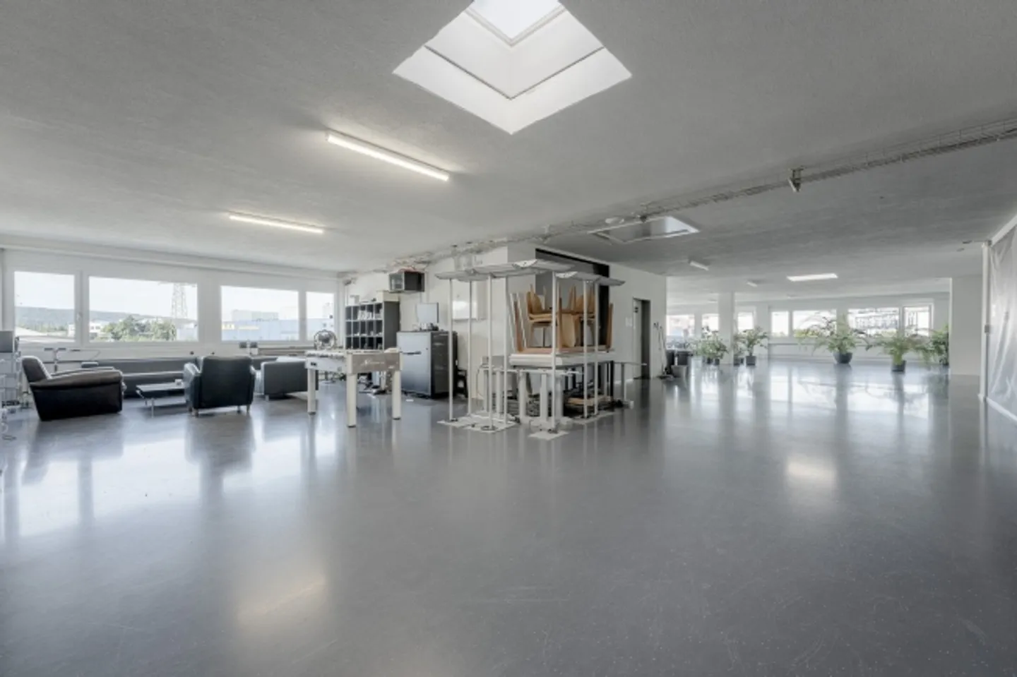 Versatile commercial property with goods lift directly to the area and 2 months rent-free! - Photo 4 of 10