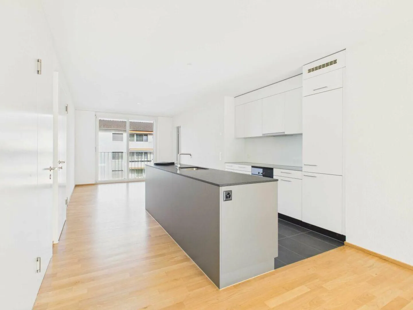 Accès direct à la verdure - Appartement moderne de 3,5 pièces en rez-de-chaussée - Photo 3 sur 16
