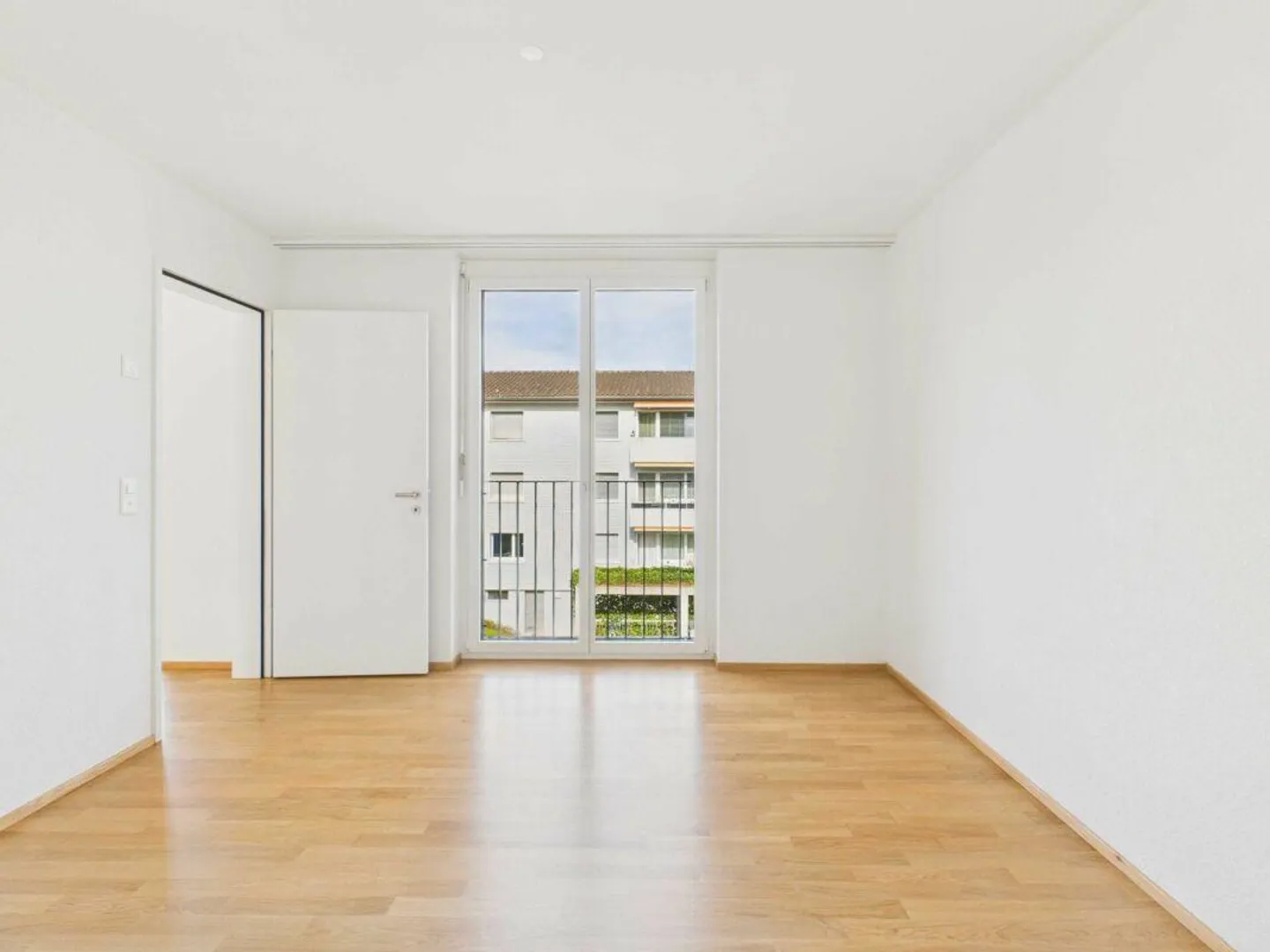 Accès direct à la verdure - Appartement moderne de 3,5 pièces en rez-de-chaussée - Photo 6 sur 16