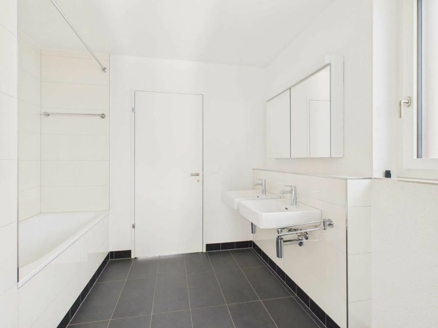 Accès direct à la verdure - Appartement moderne de 3,5 pièces en rez-de-chaussée - Photo 9 sur 16