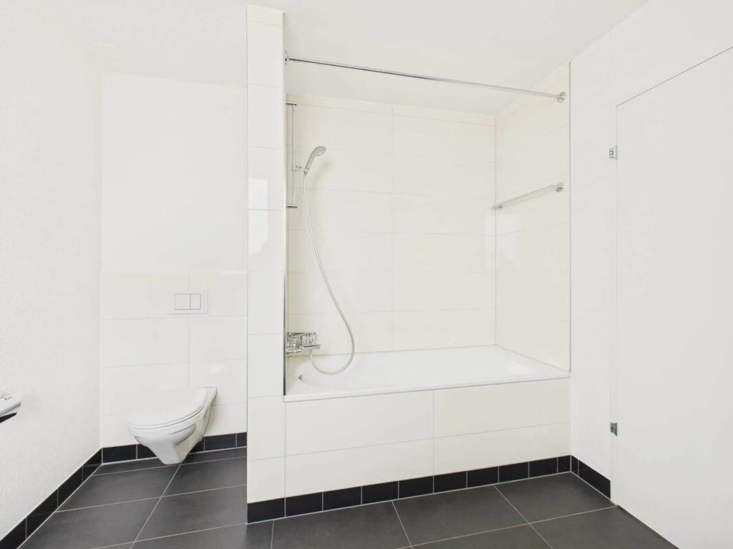 Accès direct à la verdure - Appartement moderne de 3,5 pièces en rez-de-chaussée - Photo 10 sur 16