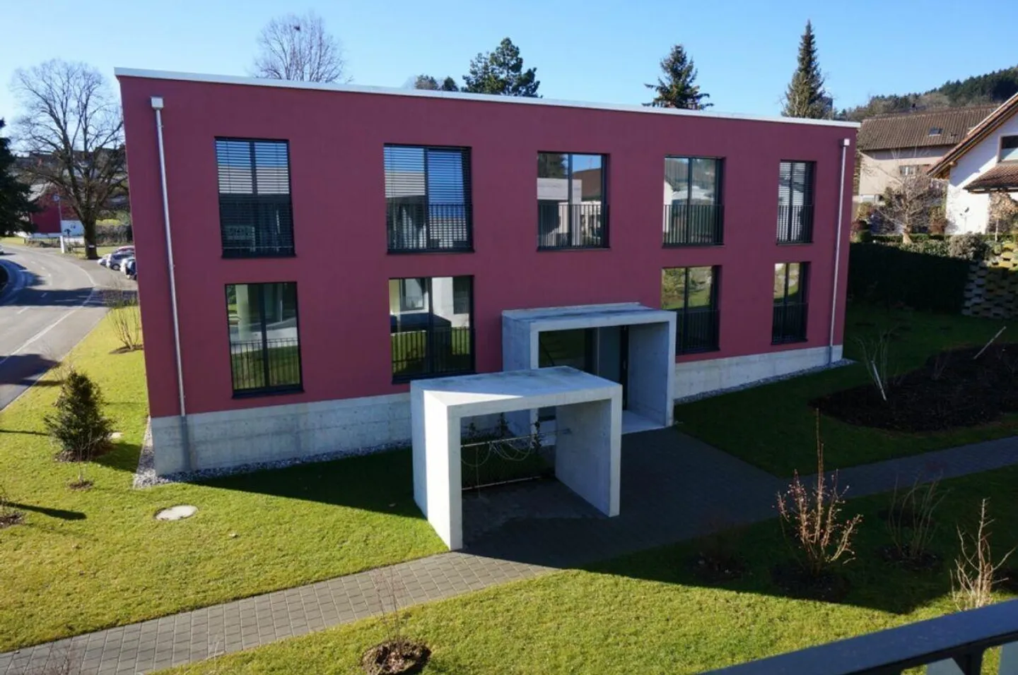 Accès direct à la verdure - Appartement moderne de 3,5 pièces en rez-de-chaussée - Photo 14 sur 16