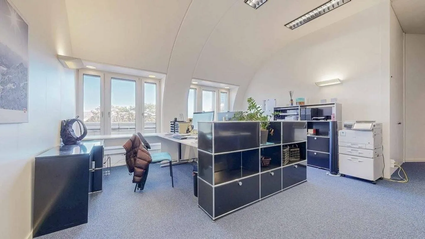 Exclusive sales area seeks new tenant - Photo 8 of 12