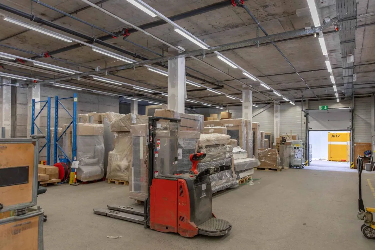 RARE! Workshop space from 1,500 m² in the center of Geneva - Photo 1 of 12