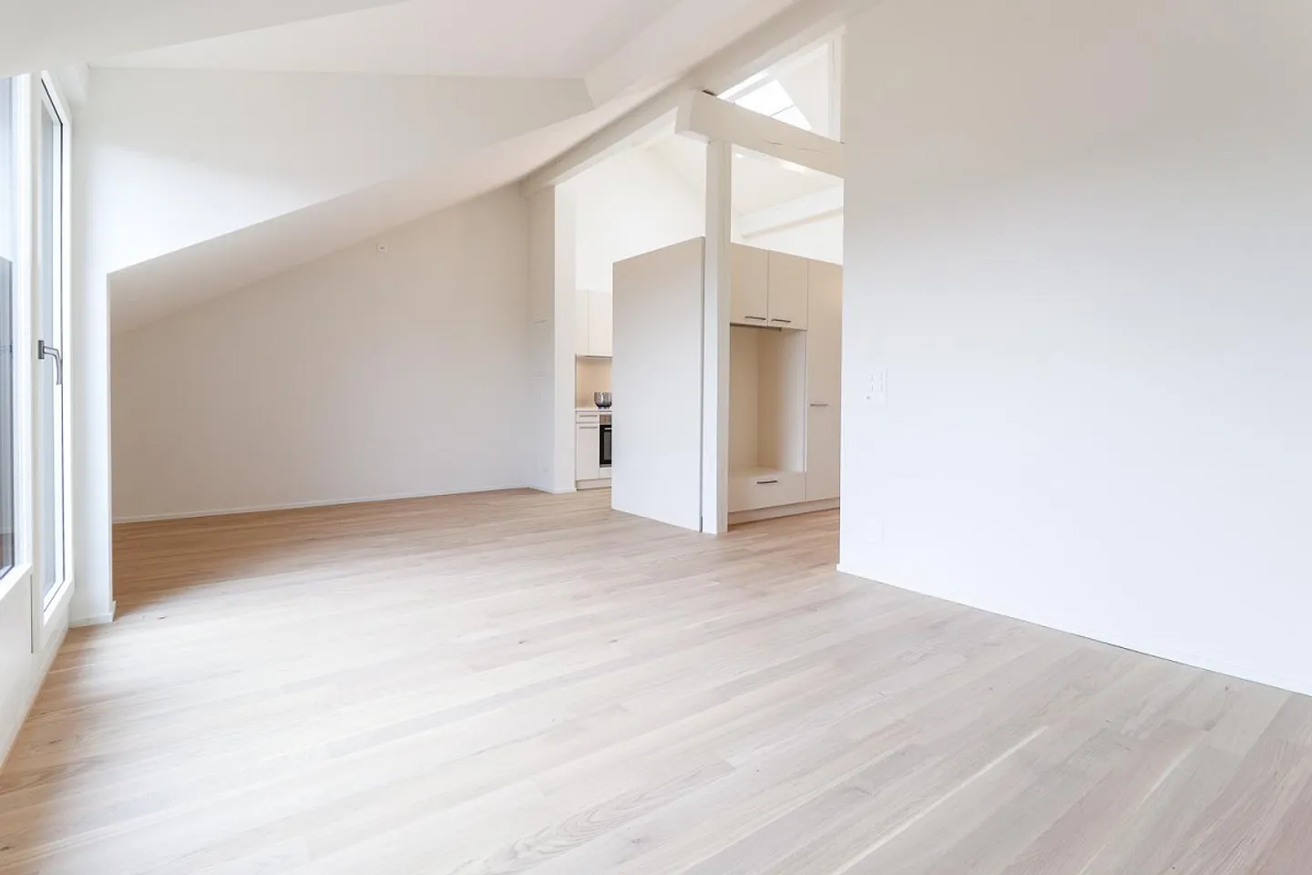 Helle 3.5-Zimmer-Dachwohnung an ruhiger Lage in Jegenstorf - Photo 1 of 10