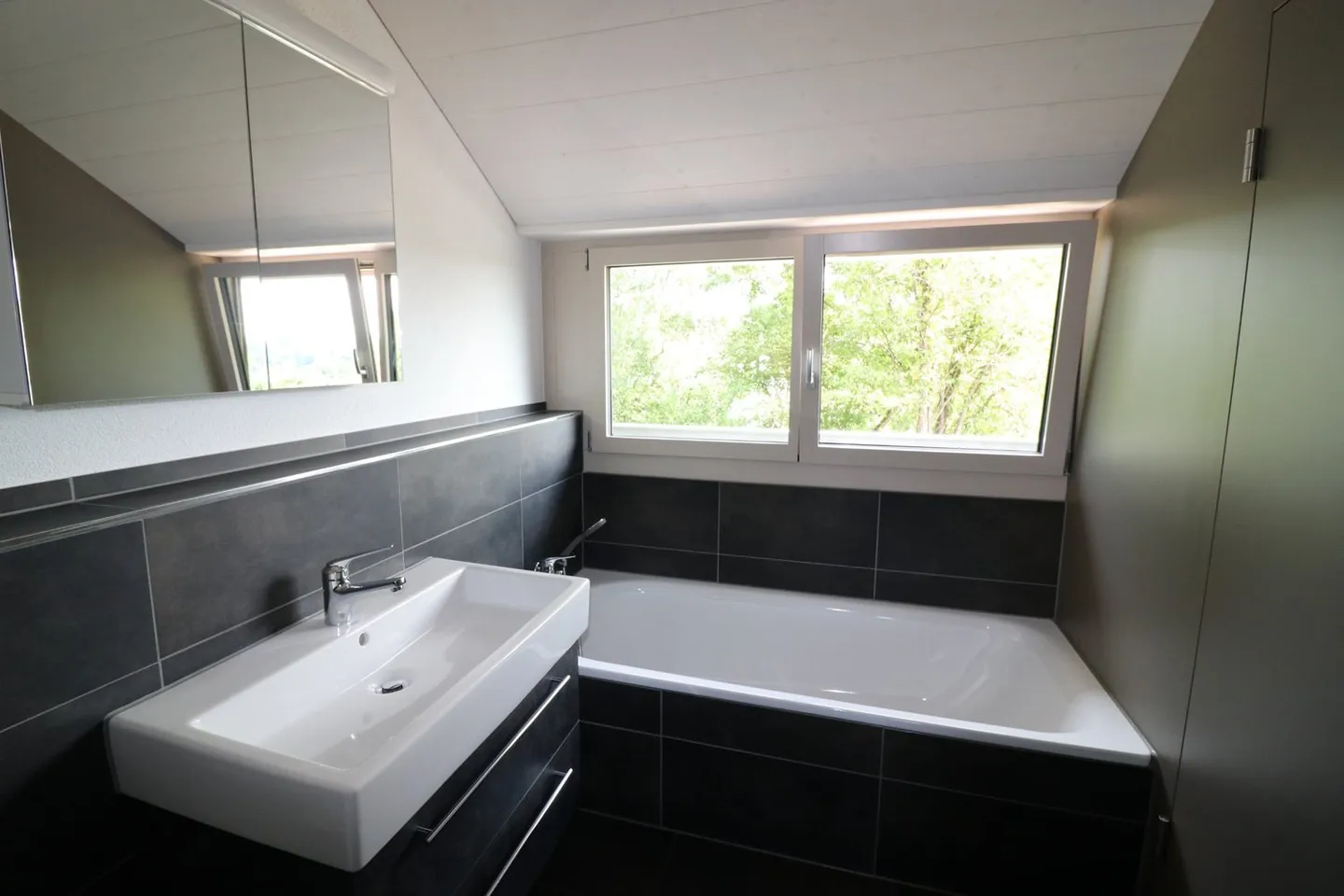 Moderne 3.5-Zimmer Wohnung - Foto 3 von 13