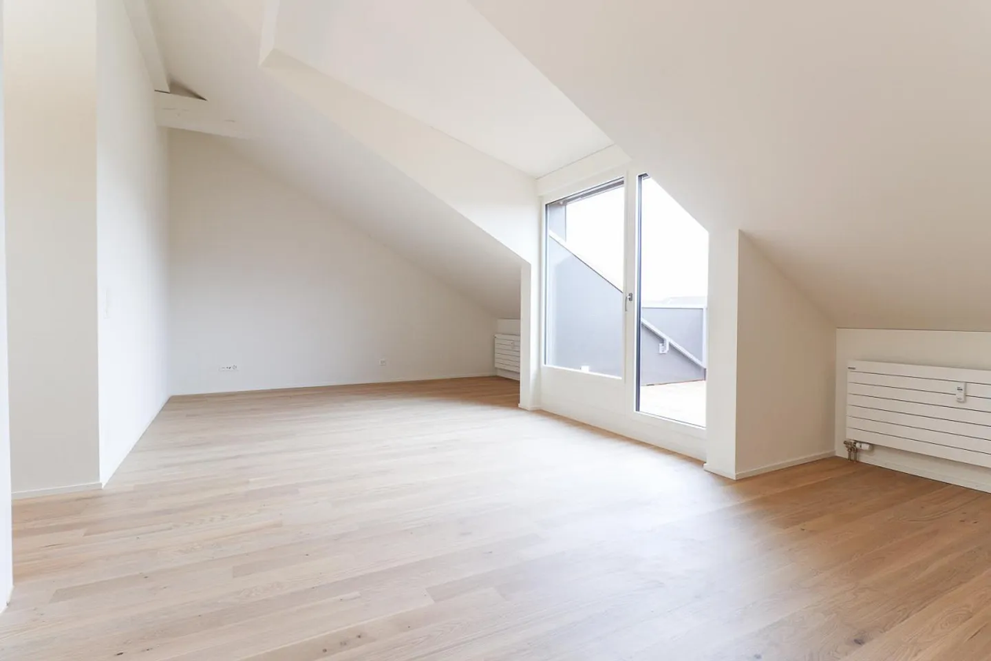Helle 3.5-Zimmer-Dachwohnung an ruhiger Lage in Jegenstorf - Photo 2 of 10