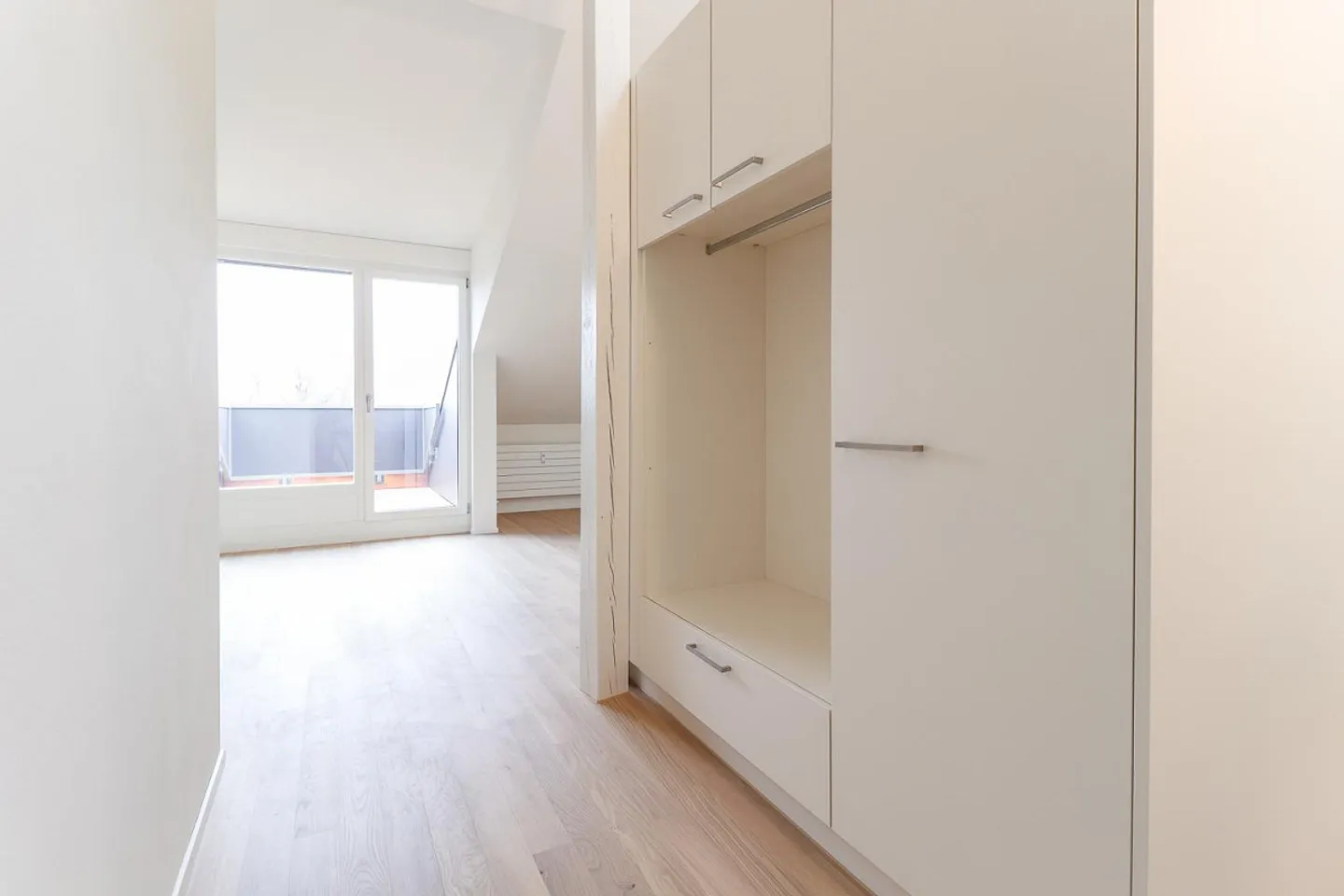 Helle 3.5-Zimmer-Dachwohnung an ruhiger Lage in Jegenstorf - Photo 9 of 10