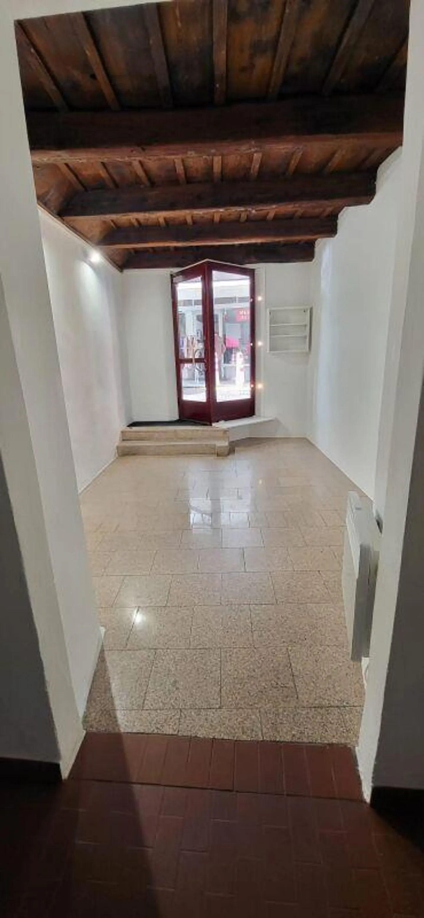 Shop in the heart of the old town, of 25 m2 - Photo 4 of 6