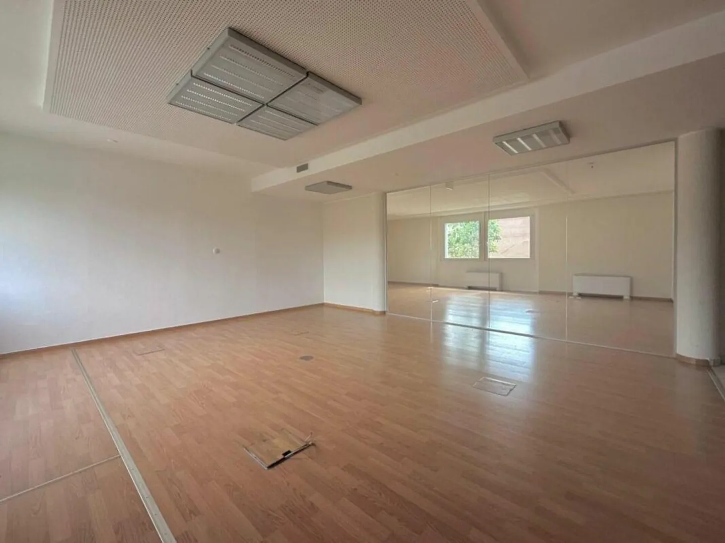 Modernes Büro mit Küche - Foto 1 von 12
