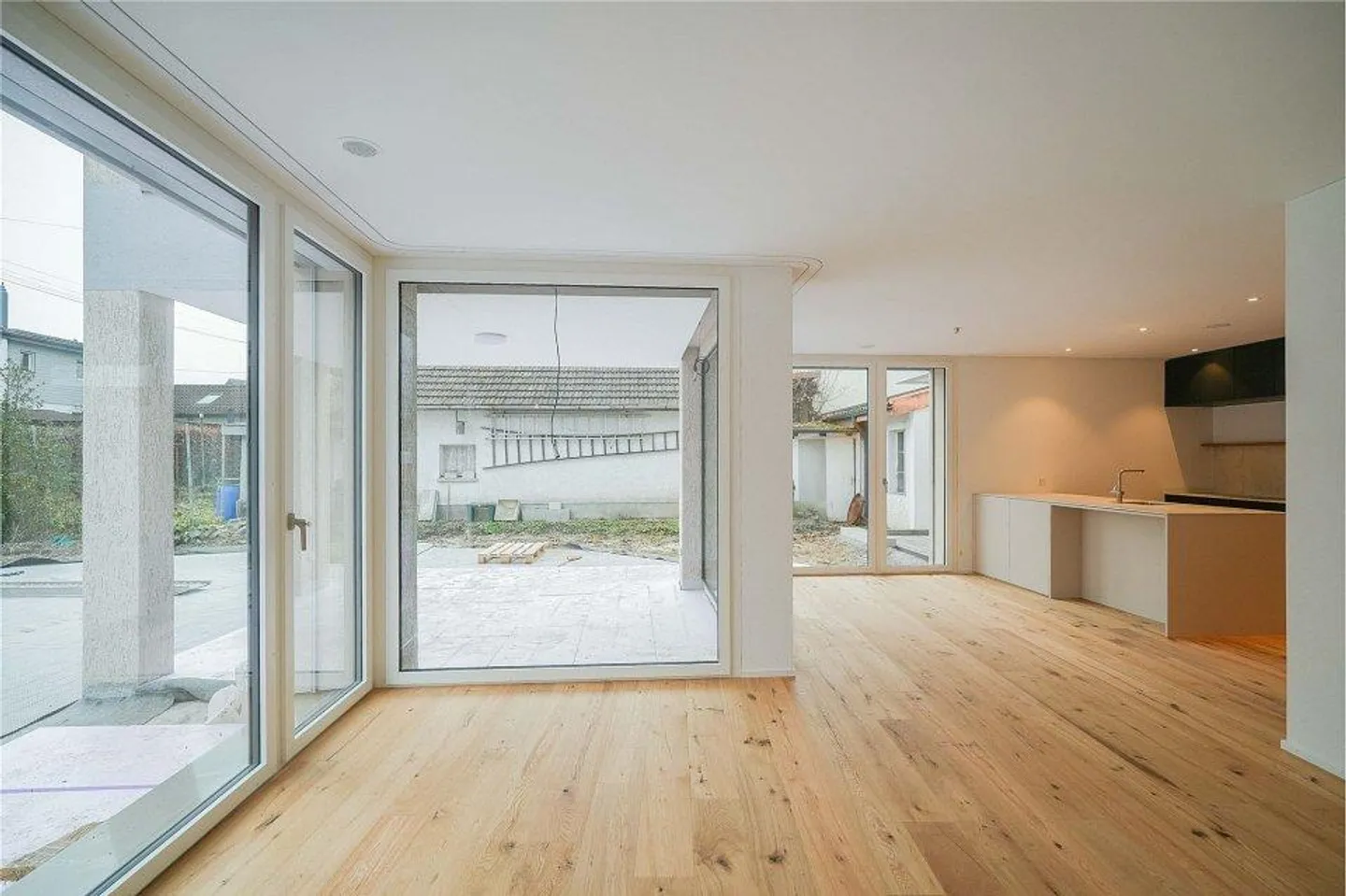 Exclusive living with high-quality architecture - Ready-to-move-in 2.5-room garden apartment 78 m² - Photo 3 of 13