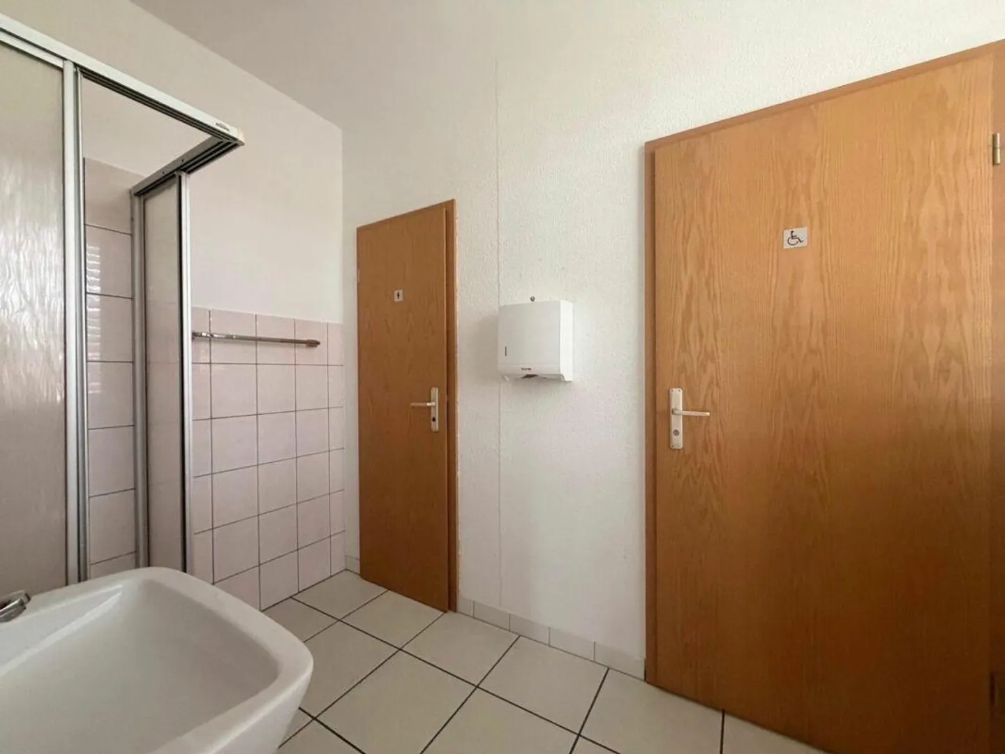 Modernes Büro mit Küche - Foto 7 von 12