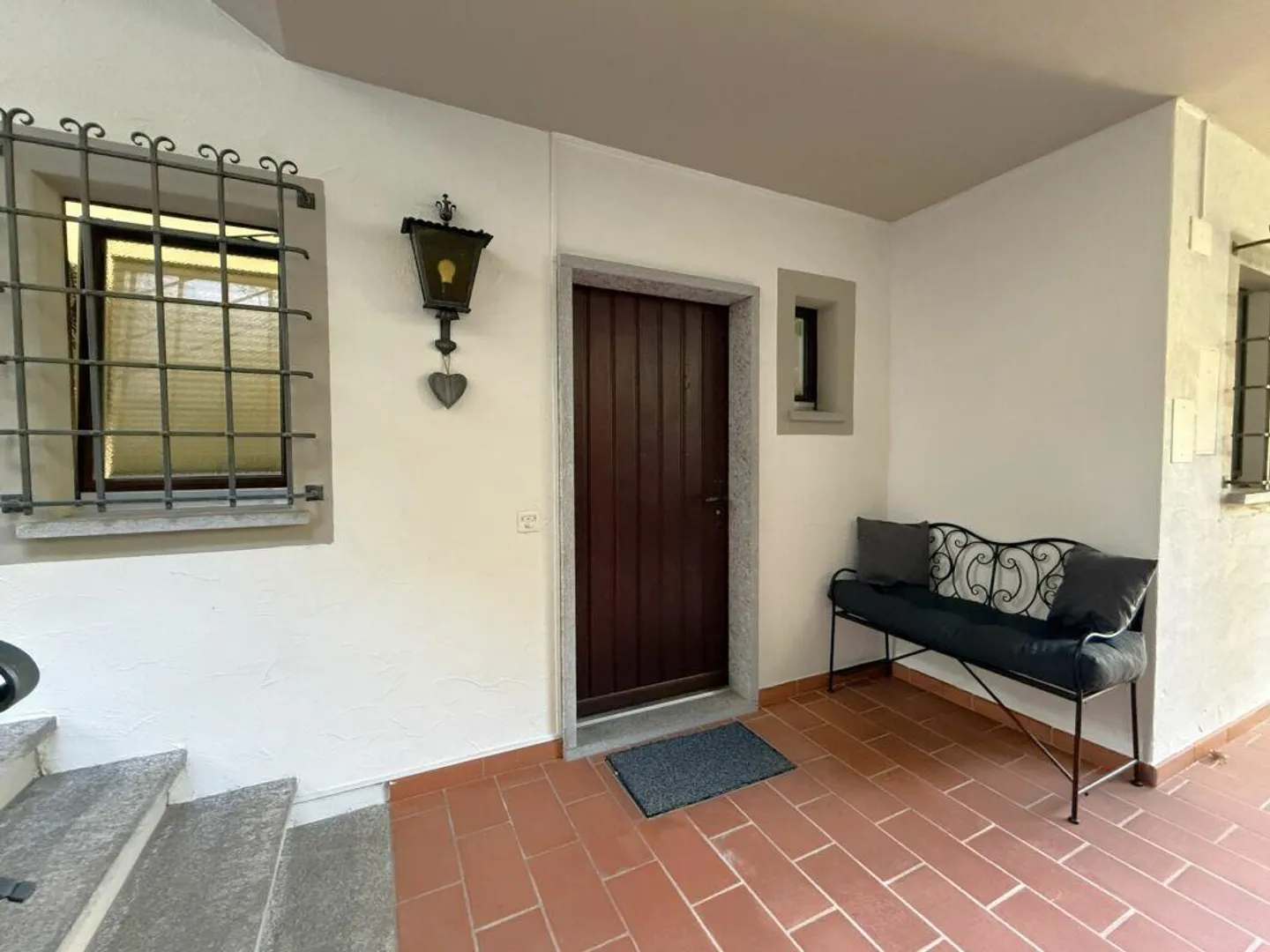 Renovated holiday apartment with pool - Photo 9 of 12